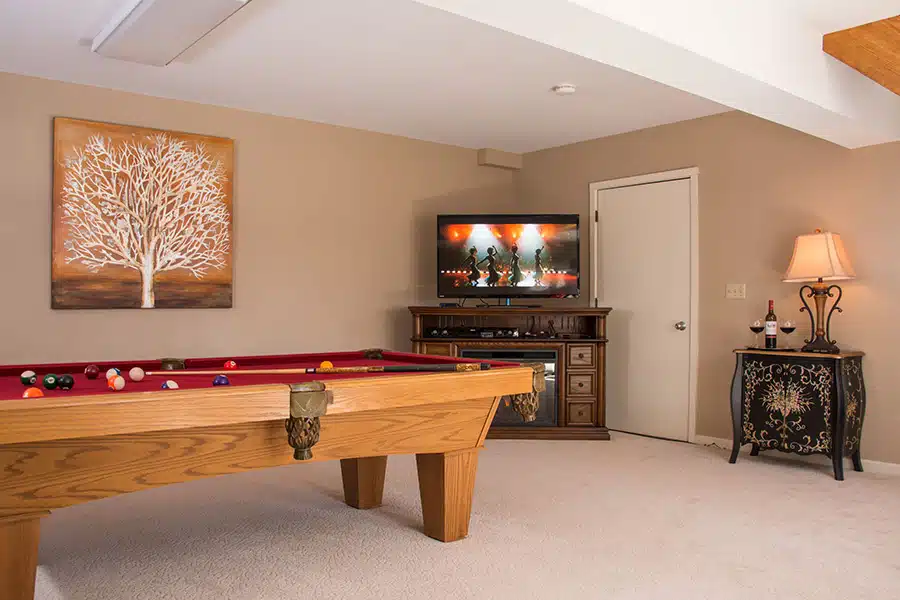 Shangri-Lodge pool table